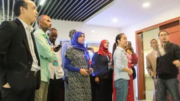 非洲蘇丹訪問團(tuán)蒞臨我集團(tuán)湘江電線電纜公司參觀學(xué)習(xí)