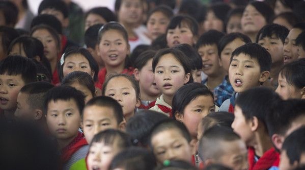 “六一微心愿，愛心暖童心”湘江電纜攜手村長李銳愛心傳遞 點(diǎn)亮未來