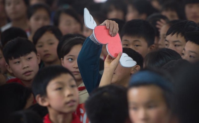 “六一微心愿，愛心暖童心”湘江電纜攜手村長李銳愛心傳遞 點(diǎn)亮未來