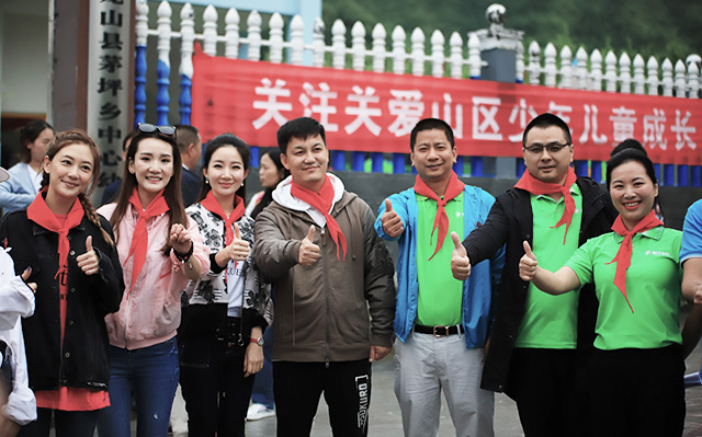 “六一微心愿，愛心暖童心”湘江電纜攜手村長李銳愛心傳遞 點(diǎn)亮未來