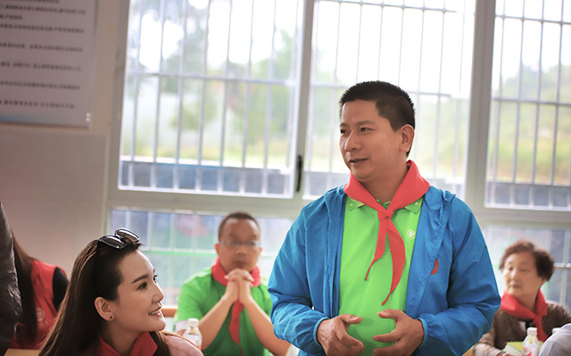 “六一微心愿，愛心暖童心”湘江電纜攜手村長李銳愛心傳遞 點(diǎn)亮未來