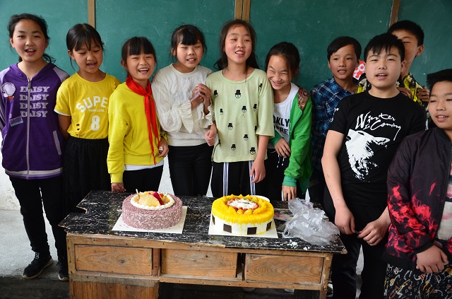 “六一微心愿，愛心暖童心”湘江電纜攜手村長李銳愛心傳遞 點(diǎn)亮未來