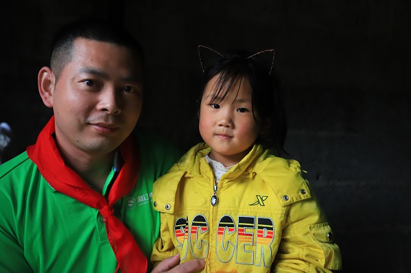 “六一微心愿，愛心暖童心”湘江電纜攜手村長李銳愛心傳遞 點(diǎn)亮未來